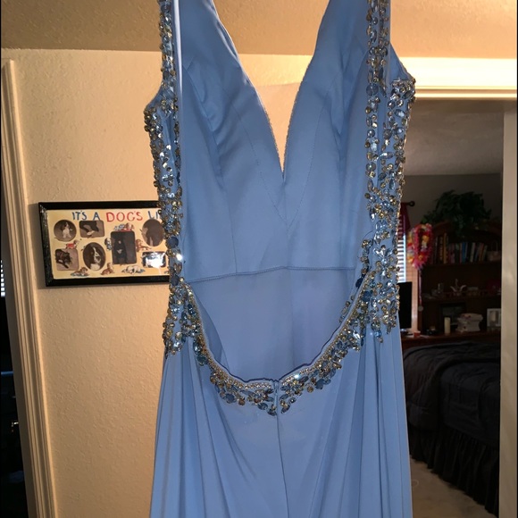 I am selling my prom dress! - Picture 3 of 6